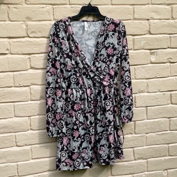 Take 50% OFF- Xhilaration FloralMini Dress Deep V-Neck, Elastic Waist, Size-M - Picture 1 of 4